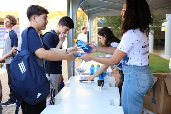 Universo UniSALESIANO re&uacute;ne mais de 4,5 mil estudantes em dois dias