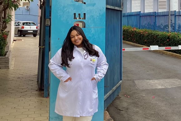 Aluna de Psicologia &eacute; homenageada por paciente e recebe reconhecimento da Santa Casa
