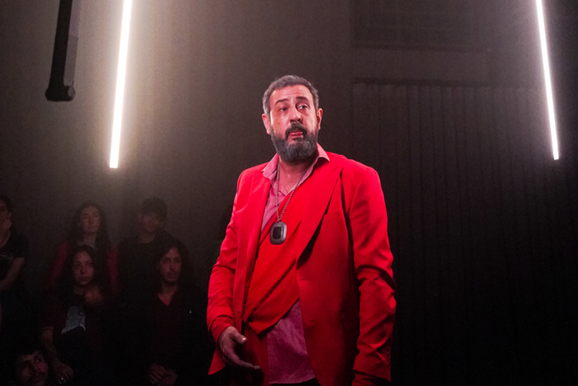 Aquele que tem os p&eacute;s inchados tem sess&atilde;o gratuita no Teatro Municipal