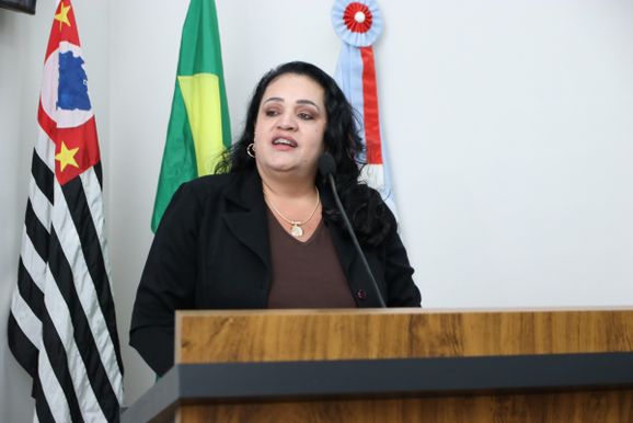 Carla Regina Pitol recebe o t&iacute;tulo de Merendeira do Ano em Pen&aacute;polis