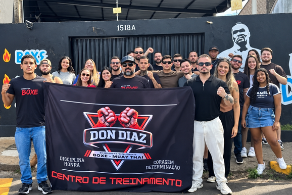 CT Don Diaz completa um ano em Pen&aacute;polis com atletas em destaque mundial