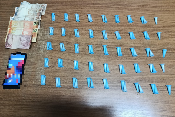 Homem &eacute; preso com 85 pinos de coca&iacute;na em Ara&ccedil;atuba