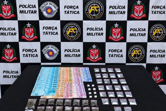 Homem &eacute; preso por tr&aacute;fico de drogas no bairro Alvorada em Ara&ccedil;atuba