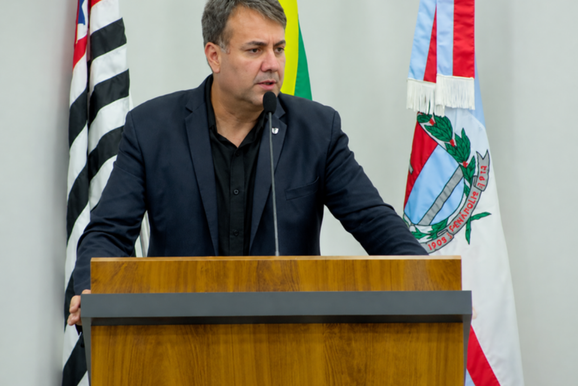 J&uacute;lio Caetano destina emenda e viabiliza cobertura de passarela na M&aacute;rio Sabino