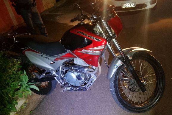 Moto &eacute; apreendida em Bilac com placa pertencente a outro ve&iacute;culo