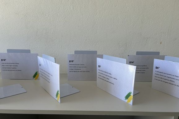 Poemas ocupam corredores e espelhos da FUNEPE at&eacute; 29 de novembro