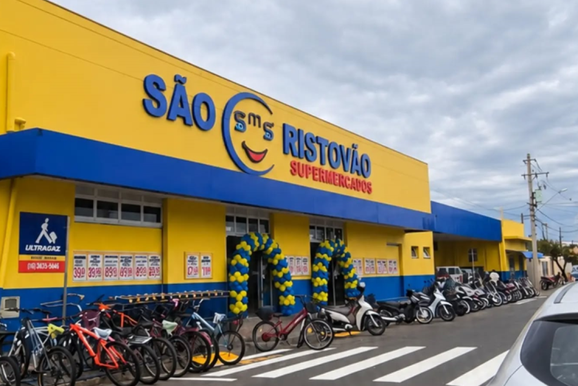 S&atilde;o Crist&oacute;v&atilde;o Supermercados reinaugura loja no Village Regina