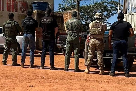 PF prende cinco pessoas e apreende 1.900 litros de combust&iacute;vel contrabandeado em RO