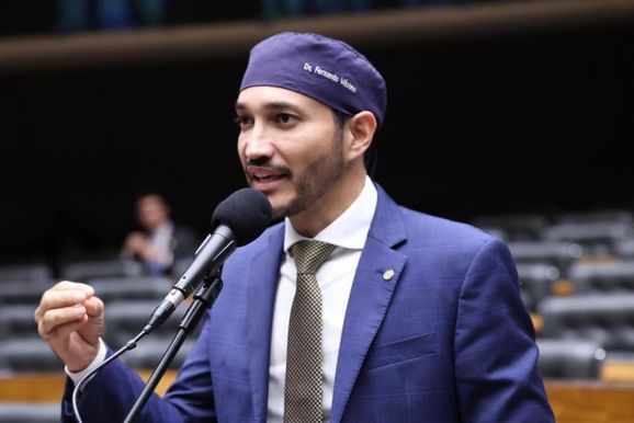 Dr. Fernando M&aacute;ximo assina pedido de impeachment de Moraes ap&oacute;s relat&oacute;rio da PF