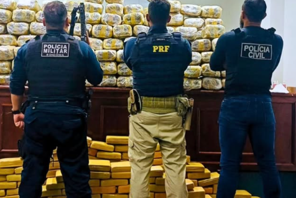 Fuga durante abordagem termina com apreens&atilde;o de 338 kg de drogas em Seringueiras