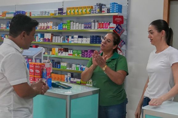 F&uacute;ria amplia agenda no com&eacute;rcio e defende medidas para quem gera emprego e renda