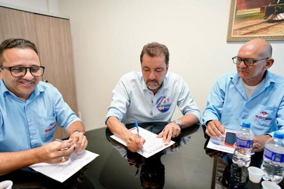 Hildon assina pacto com profissionais da sa&uacute;de e promete um &ldquo;pente-fino&rdquo; nos contratos