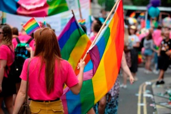 Empresa do Sul de Minas indenizar&aacute; mulher trans impedida de usar banheiro feminino