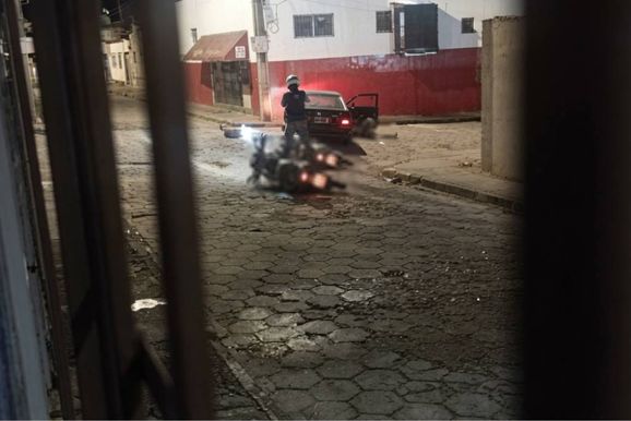 Trio tenta atropelar policiais e &eacute; preso com drogas e arma falsa no Sul de Minas