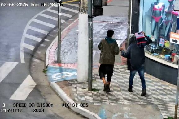 Homens s&atilde;o flagrados por c&acirc;meras de monitoramento durante furtos no Centro de PA