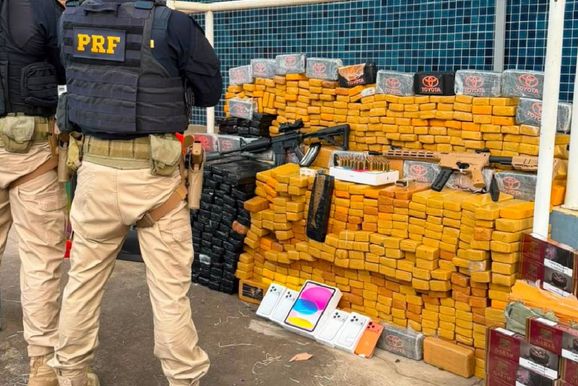 Mega opera&ccedil;&atilde;o da PRF apreende drogas, armas, medicamentos e 5 motos na Fern&atilde;o Dias