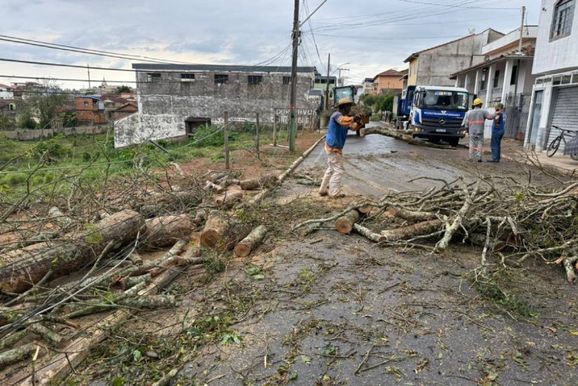 Temporal deixa mais de 20 fam&iacute;lias desalojadas e causa estragos em Bela Vista