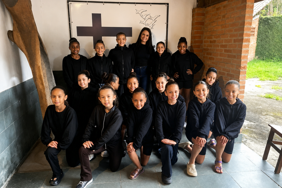 Bailarinas do Projeto Mais Dan&ccedil;a na Inf&acirc;ncia participam de pr&eacute;-sele&ccedil;&atilde;o do Bolshoi