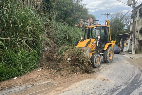 Chuva que caiu sexta-feira em Itatiaia supera previs&atilde;o e provoca quedas de &aacute;rvores