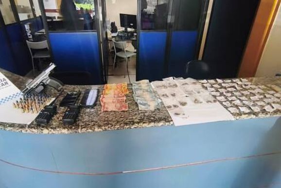 PM prende homem e apreende adolescente por envolvimento com o tr&aacute;fico em Quatis