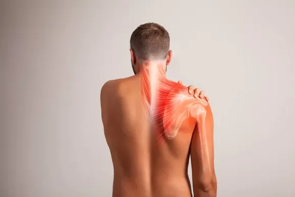 Dor no pesco&ccedil;o que irradia para o ombro: causas e como a osteopatia pode ajudar.