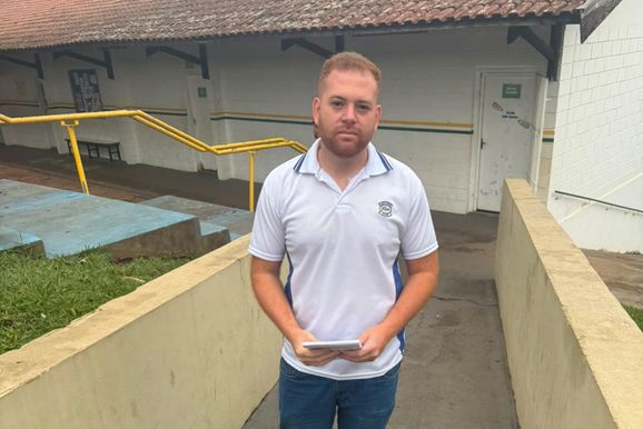 Vereador Max solicita reforma urgente da Escola do bairro Nosso Teto "Serra"