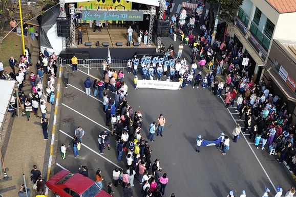 Desfile C&iacute;vico celebra os 132 anos de Rio das Pedras