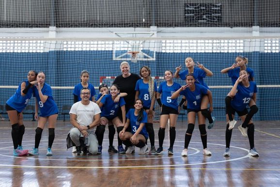 V&ocirc;lei feminino sub-14 da Escola Zeppelini disputa final dos Jogos Estaduais