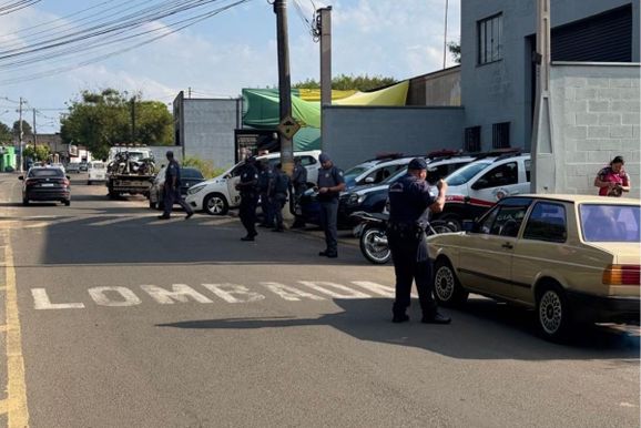 GCM e PM realizam opera&ccedil;&atilde;o de tr&acirc;nsito e fiscalizam 37 ve&iacute;culos em Rio das Pedras