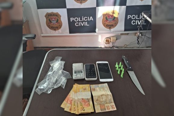 Jovem &eacute; preso em flagrante por tr&aacute;fico de drogas em Rio das Pedras