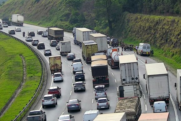 Rodovias devem ter movimento intenso no feriado de Nossa Senhora Aparecida