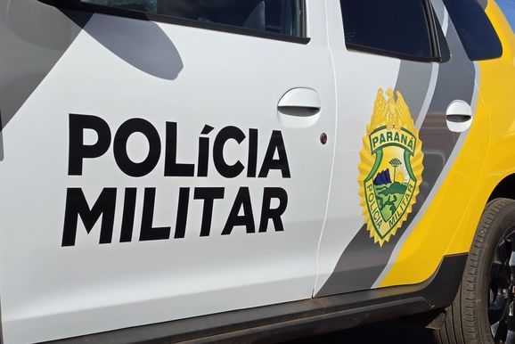Homem invade resid&ecirc;ncia, esfaqueia ex-mulher e foge ap&oacute;s romper tornozeleira na regi&atilde;o