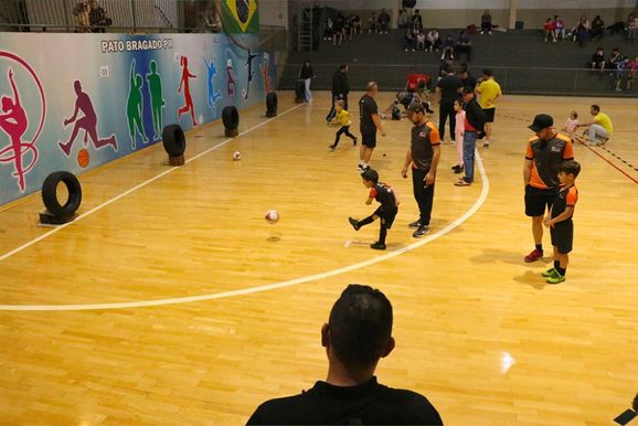 Chute ao Pneu re&uacute;ne atletas e fam&iacute;lias em programa&ccedil;&atilde;o de Dia dos Pais em Pato Bragado