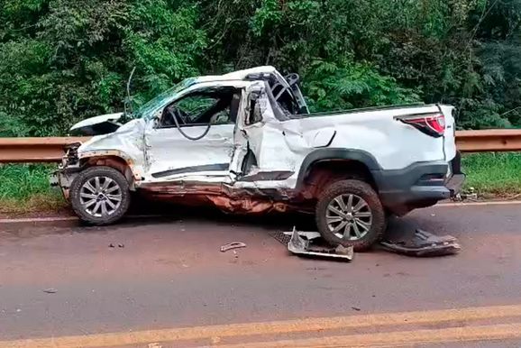 Homem de 59 anos morre ap&oacute;s Fiat Strada ser atingida por carreta na PR-317