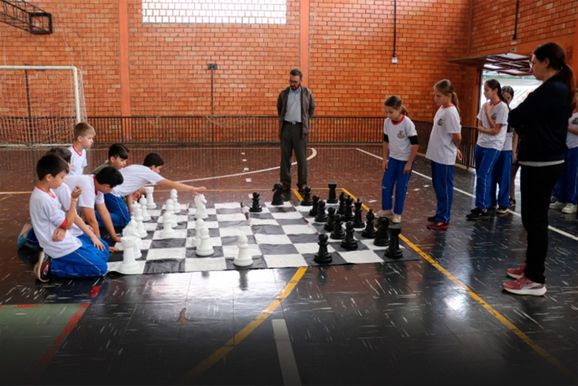 Xadrez impulsiona aprendizado na Escola Marechal Deodoro de Pato Bragado