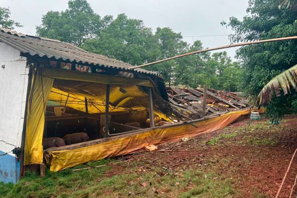 Chiqueir&atilde;o &eacute; destru&iacute;do por temporal no interior; preju&iacute;zo &eacute; estimado em R$ 1,5 milh&atilde;o