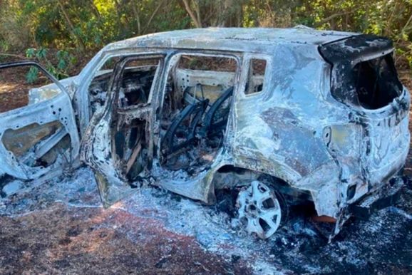 Dois carros roubados s&atilde;o encontrados carbonizados em menos de 24 horas na regi&atilde;o