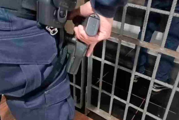 Cachorro reage a tentativa de assalto contra m&atilde;e e filha e ajuda a impedir roubo na regi&atilde;o