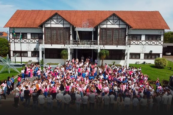 Caminhada do Outubro Rosa mobiliza estudantes em Pato Bragado