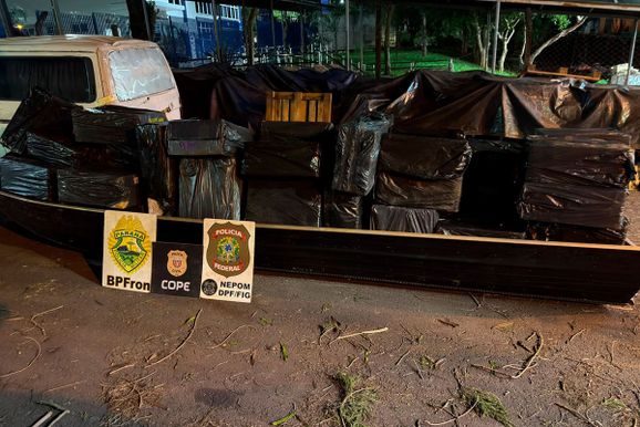 Cigarros contrabandeados s&atilde;o apreendidos em porto clandestino no Lago de Itaipu