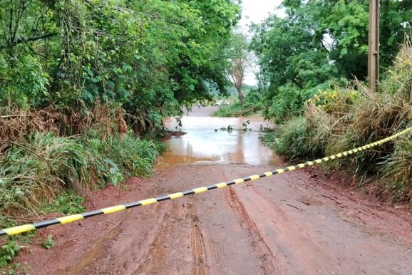Defesa Civil interdita ponte entre a linha S&atilde;o Braz e Diamante do Oeste