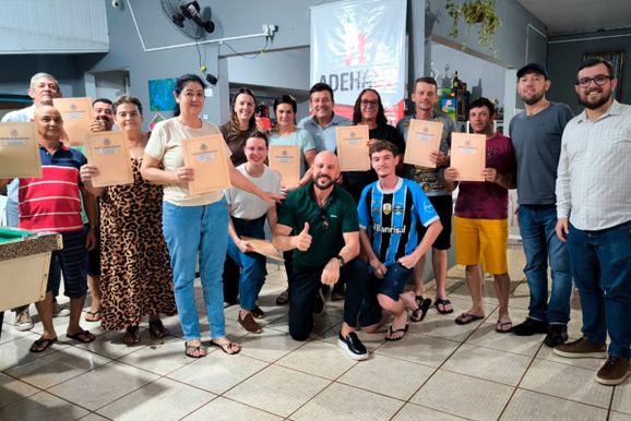 Fam&iacute;lias do Vila Nova recebem matr&iacute;culas individuais dos im&oacute;veis