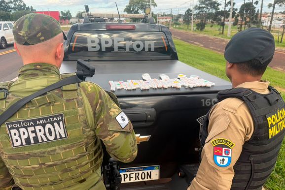 Mulher de 22 anos &eacute; presa na regi&atilde;o com 319 ampolas de medicamentos para emagrecimento