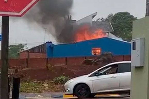 Mulher de 55 anos &eacute; encontrada morta carbonizada ap&oacute;s inc&ecirc;ndio atingir casa na regi&atilde;o