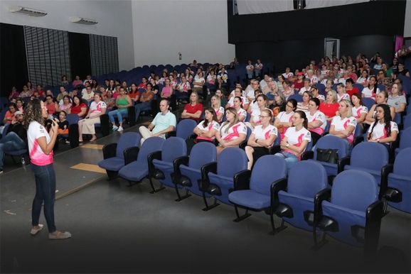 Outubro Rosa inicia programa&ccedil;&atilde;o em Pato Bragado com palestra sobre sa&uacute;de da mulher