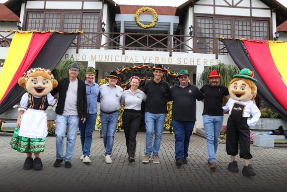 Pato Bragado j&aacute; vive o clima da 26&ordf; Oktoberfest
