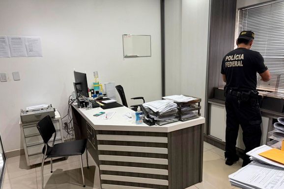 PF cumpre quatro mandados em investiga&ccedil;&atilde;o sobre compra de votos na regi&atilde;o