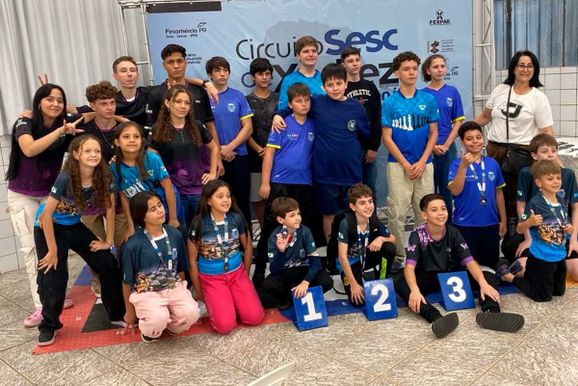 Santa Helena participa do Circuito Sesc de Xadrez em Toledo e atleta recebe premia&ccedil;&atilde;o