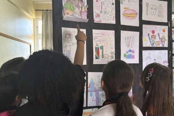 Exposi&ccedil;&atilde;o do Sorriso leva educa&ccedil;&atilde;o em sa&uacute;de bucal a alunos da Escola Monteiro Lobato