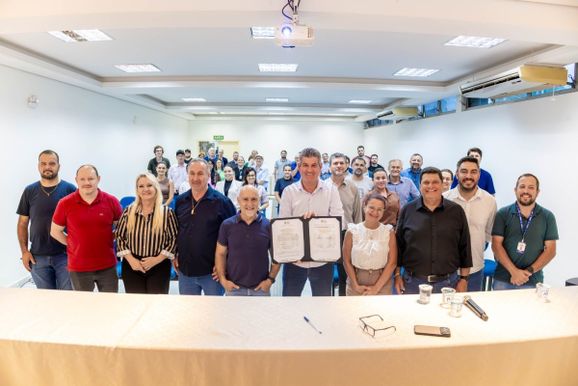 Ordem de servi&ccedil;o &eacute; assinada para constru&ccedil;&atilde;o da Rua Coberta em Santa Terezinha de Itaipu